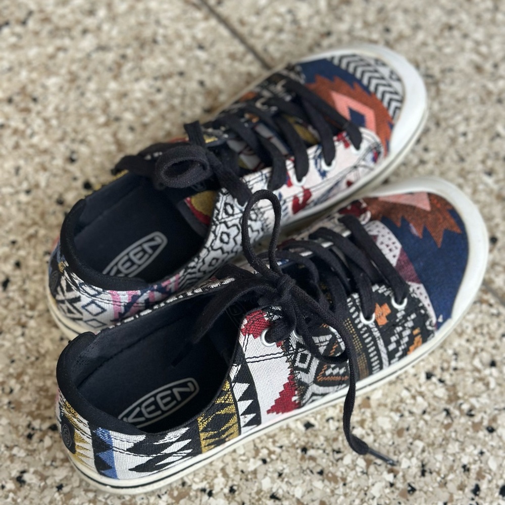 Keen Size 8 Southwest Print Slip Ons